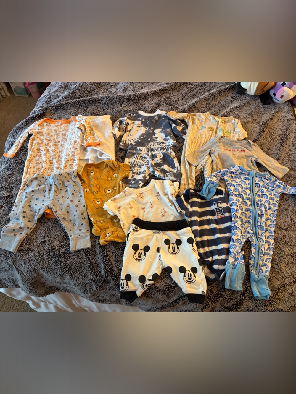 Mixed Baby Onesies & Pants 12 Piece lot-Yellow, Gray, Blue, White size 0-3months